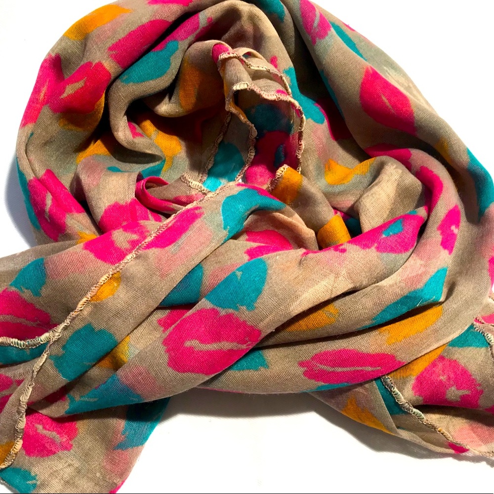 Brand New Kiss Scarf Tan